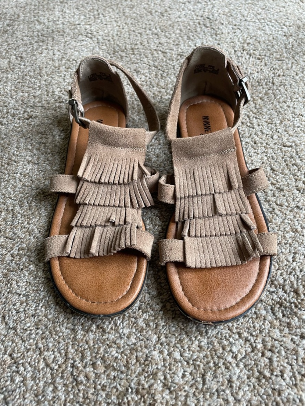 Minnetonka Women’s ' Tan Fringe Sandals Size 6 Leather Upper